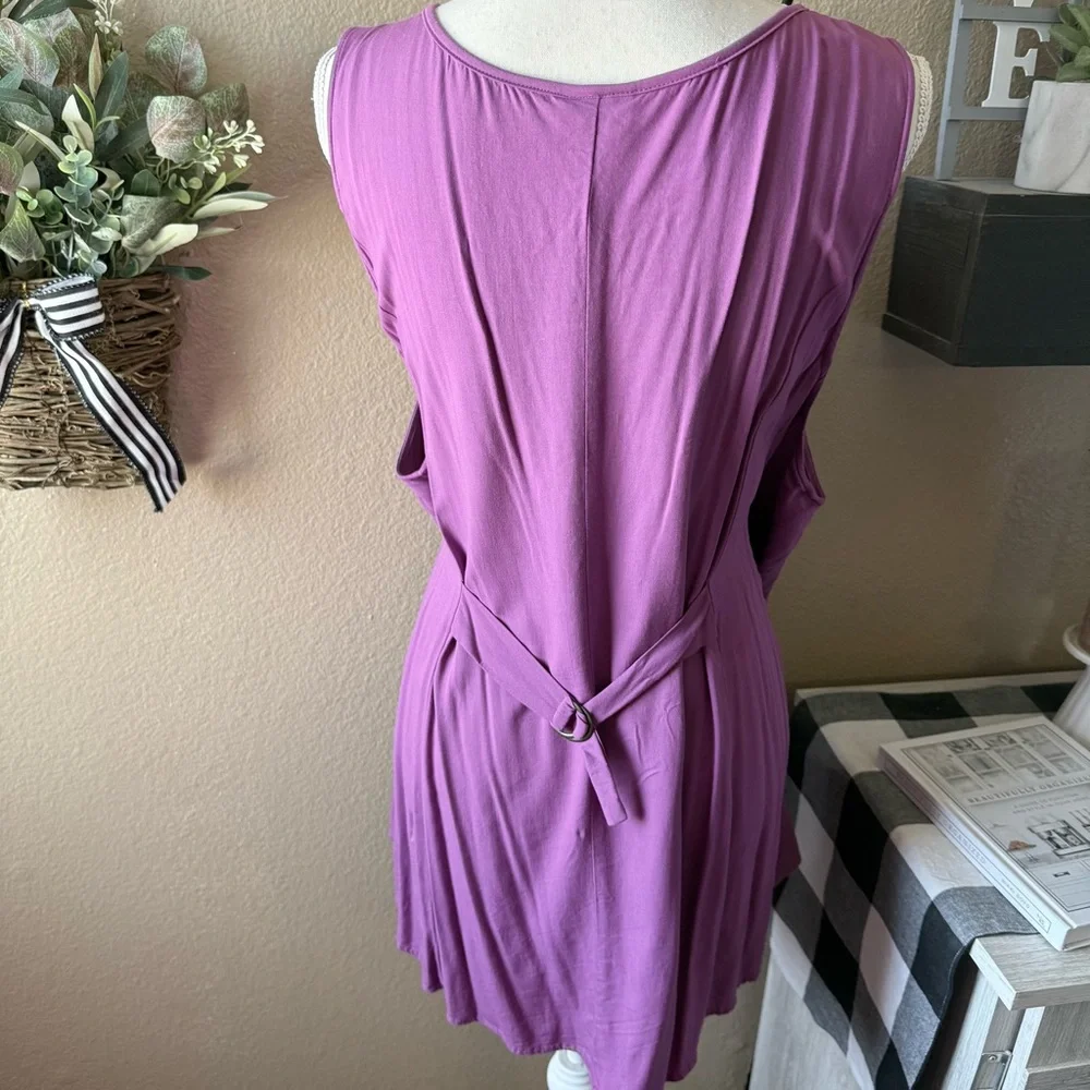 Torrid Woman’s Plus Purple Sleeveless Button-Down Top 4X - Picture 5 of 8
